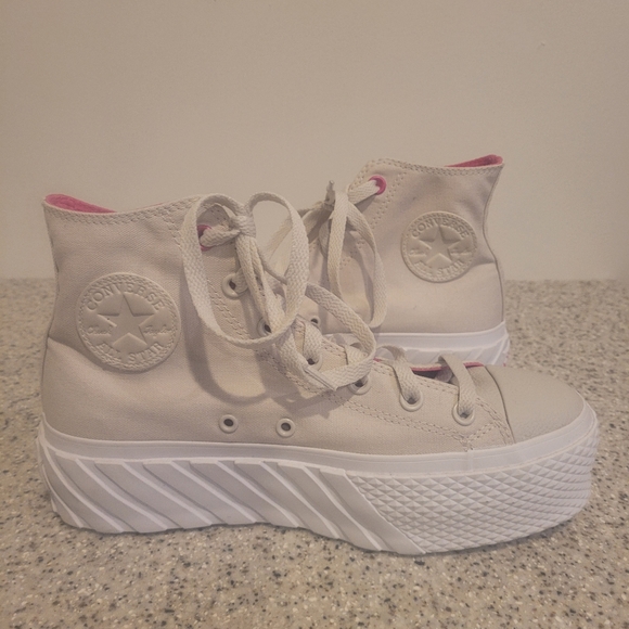 Converse sneakers sz9 - Picture 2 of 7